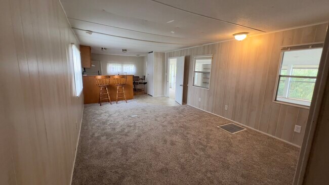 Foto del edificio - 2343 S Marion Ave