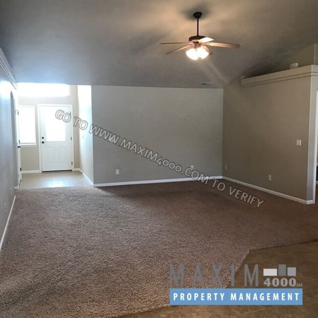 Photo - 647 Zoe Ln House