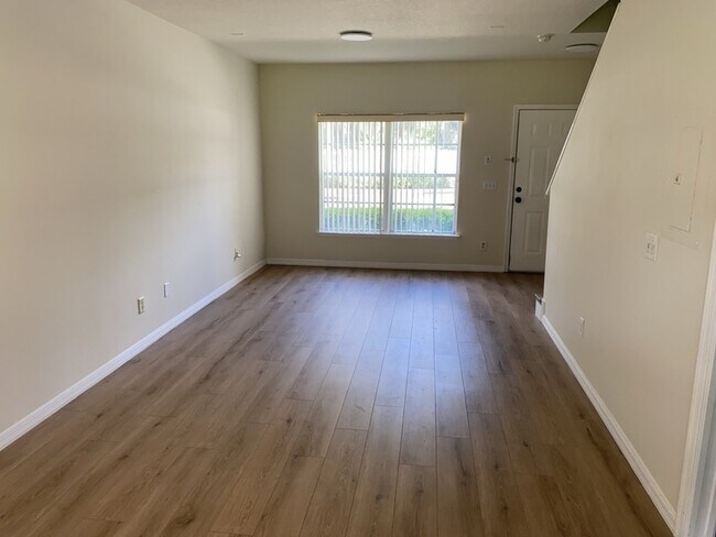 Foto del edificio - 303 Wilton Cir