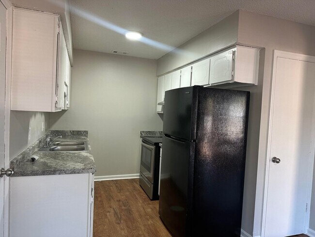 Foto del edificio - MOVE IN SPECIAL: $500 OFF 1ST FULL MONTH'S RENT!**
