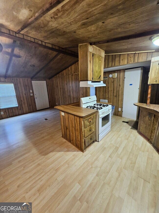 Foto del edificio - 2158 Carver Rd