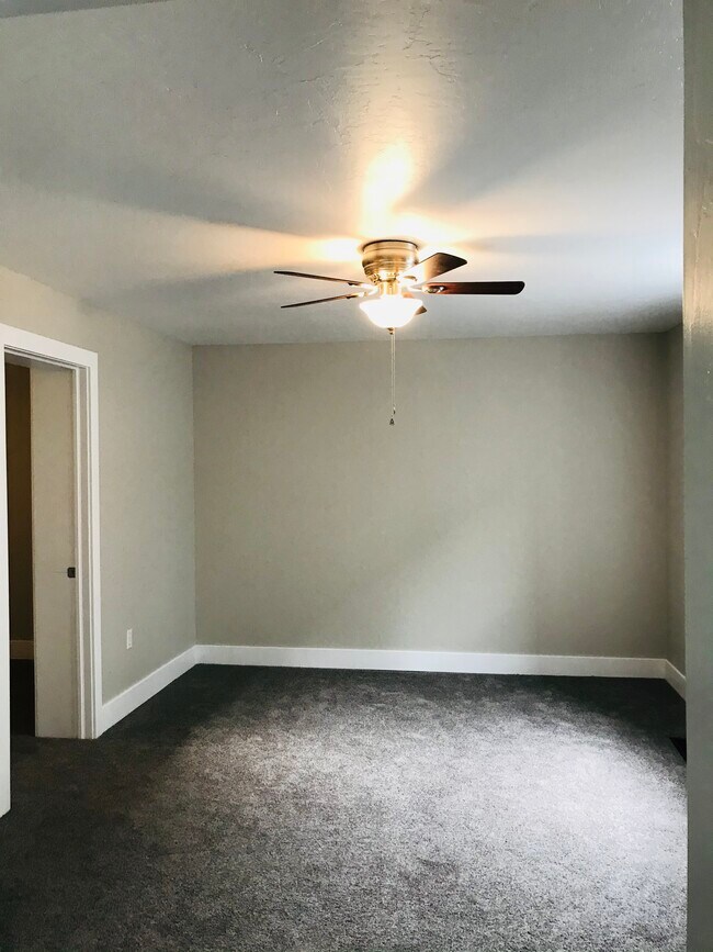 Living room - 119 E Main St
