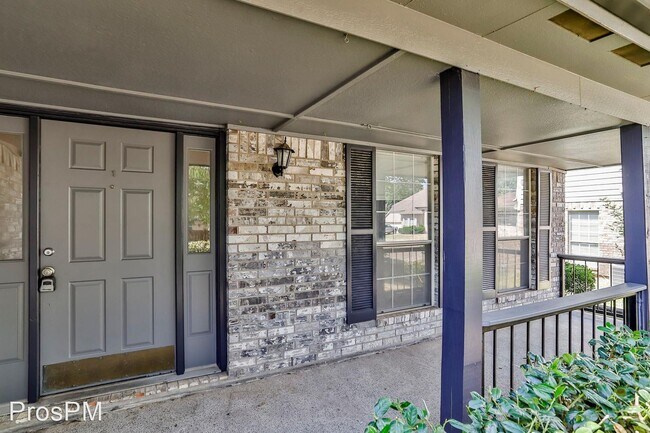 Foto del edificio - 5 br, 2.5 bath House - 5504 Big Bend Dr