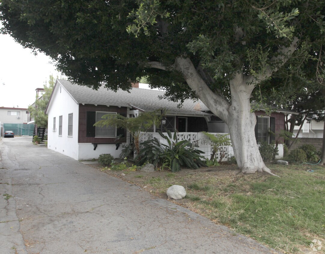 Primary Photo - 4740 Ben Ave