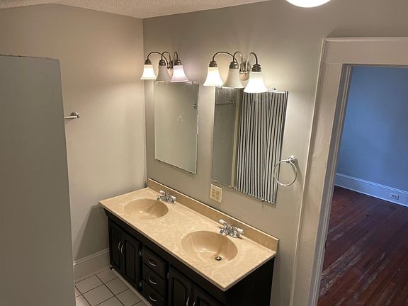 Foto del edificio - 515 E Tremont Ave