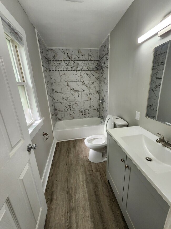 Foto del edificio - Large Glen Park Home! Original Hardwood Fl...