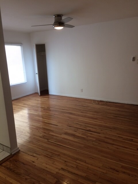 Living Room - 857 Crenshaw Blvd