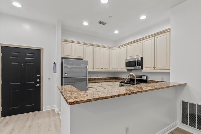 Foto del edificio - 7400 River Rd