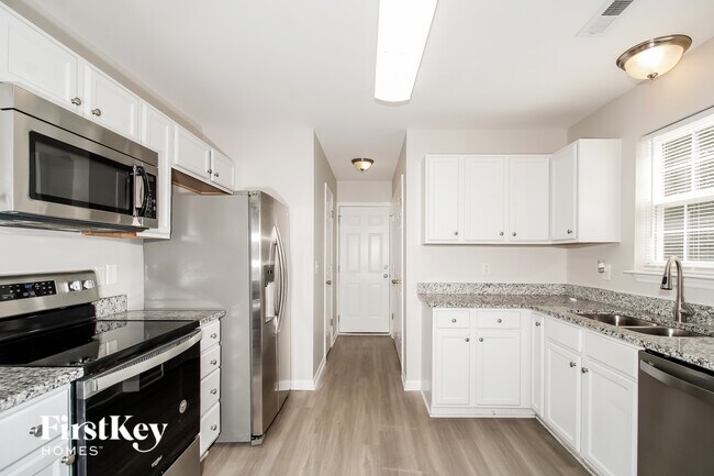 Building Photo - 1403 Rosebay Ct