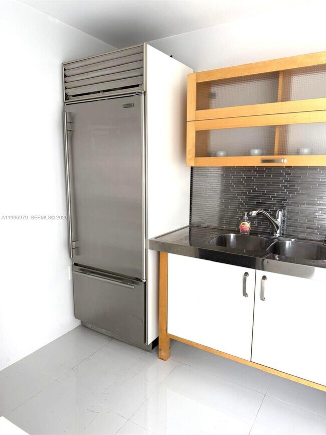 Building Photo - 1954 Thomas St