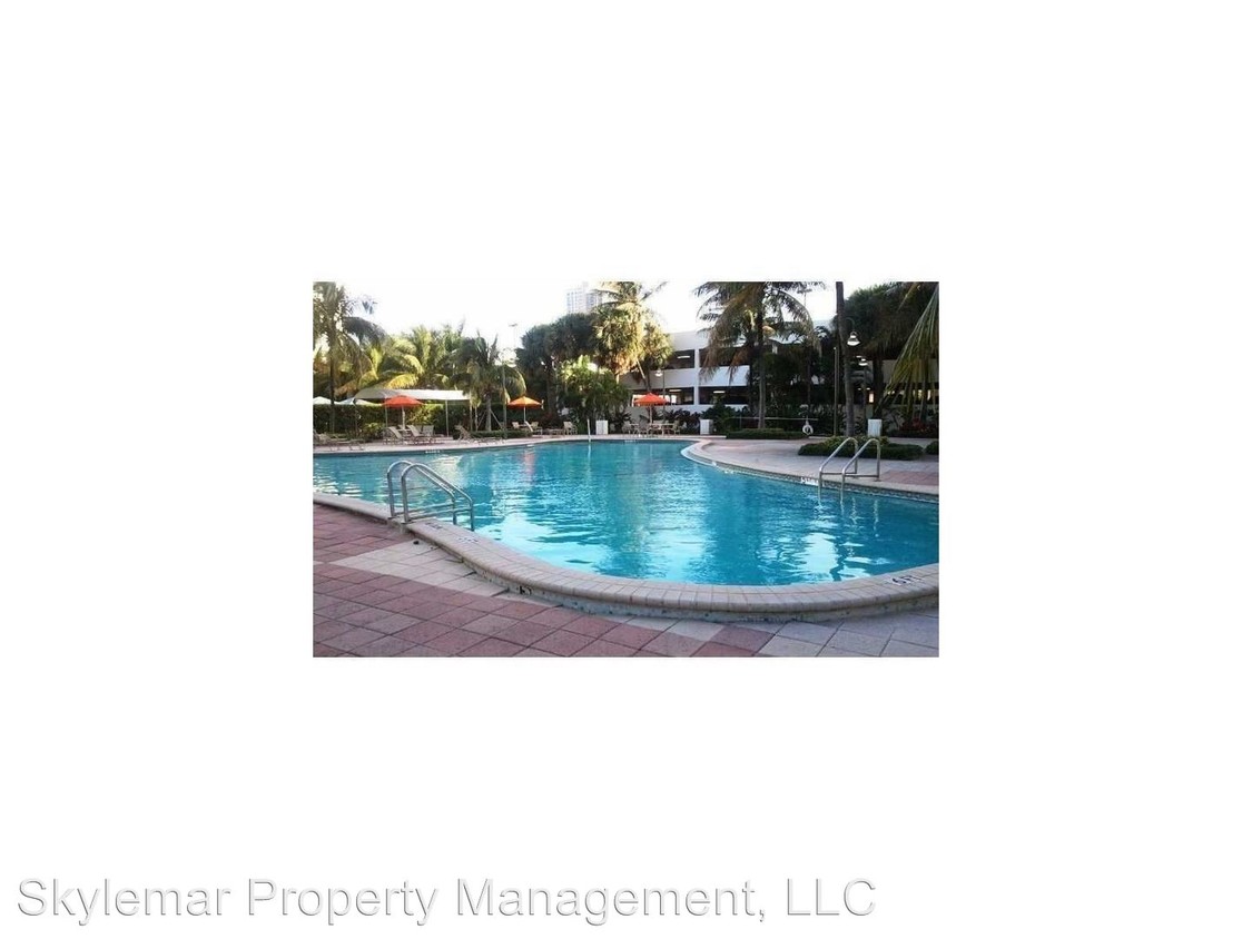 Primary Photo - 19380 Collins Ave