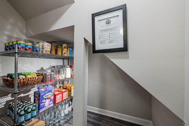 Building Photo - Woodland Creek Townhomes and Apartments