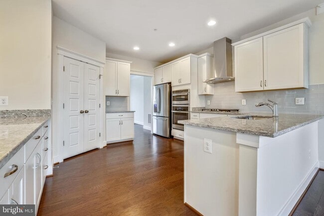 Building Photo - 10211 Travilah Grove Cir