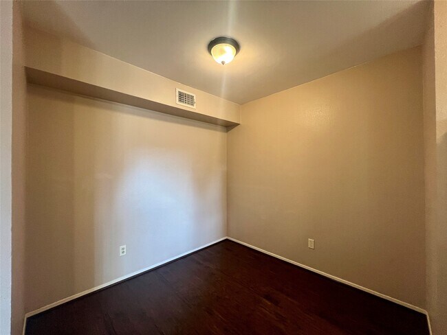 Foto del edificio - 7714 Renwick Dr