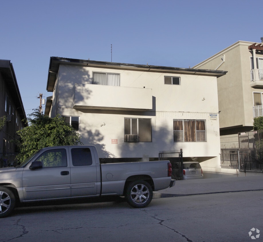 Building Photo - 1019 N Wilcox Ave