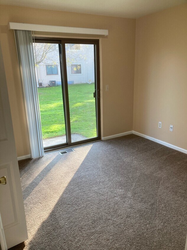 Foto principal - 27690 Harrison Woods Ln