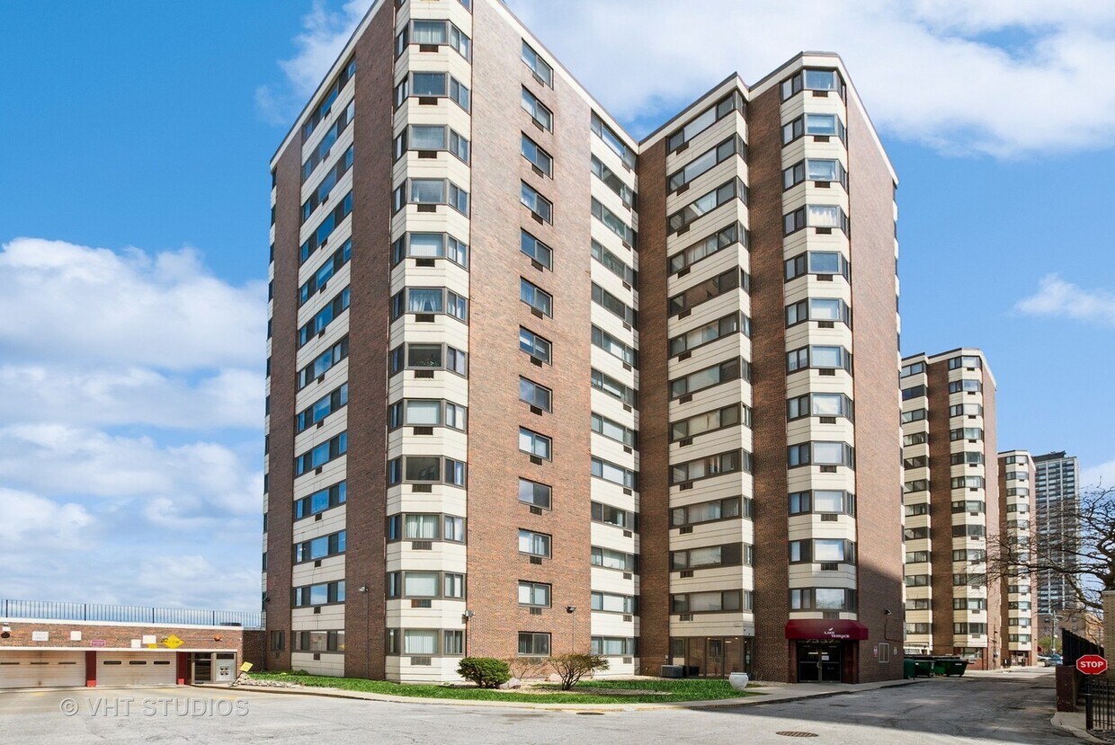 Primary Photo - 7337 S South Shore Dr