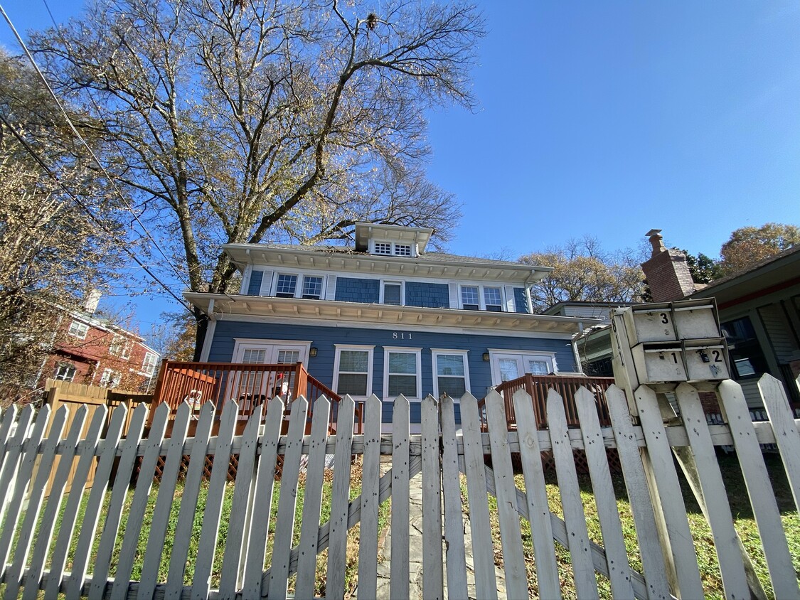 Primary Photo - 811 Monroe Dr NE