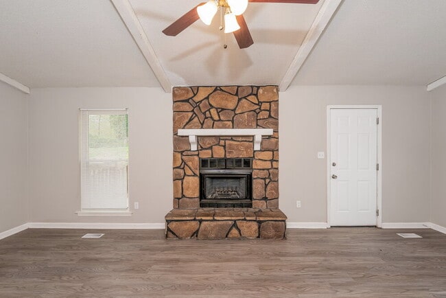 Foto del edificio - 1407 Creekwood Cir