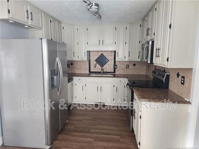Foto del edificio - 3460 McChoen Dr