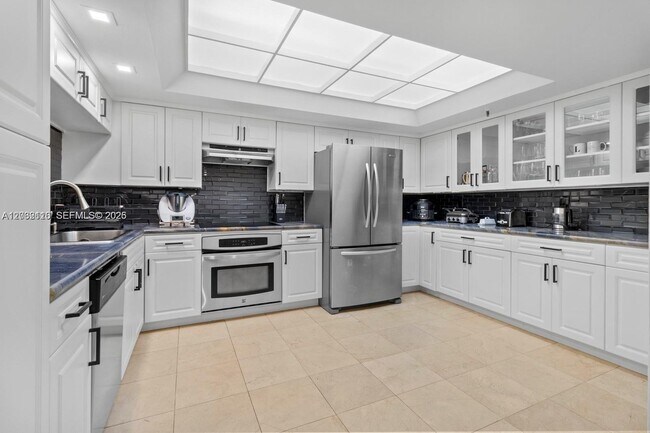 Foto del edificio - 520 Brickell Key Dr