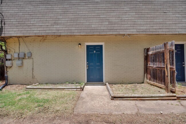 Foto del edificio - 5002 Blue Spruce Cir