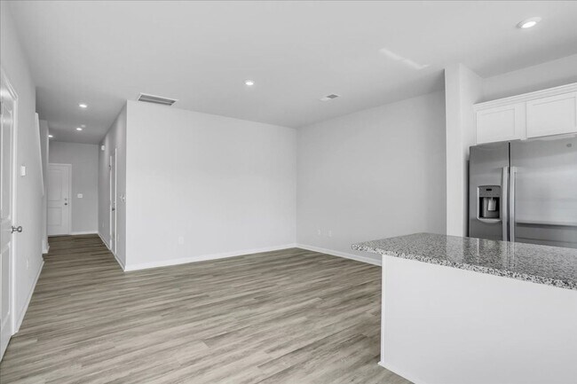 Foto del edificio - AVAILABLE NOW! Brand New 3-Bedroom Townhou...