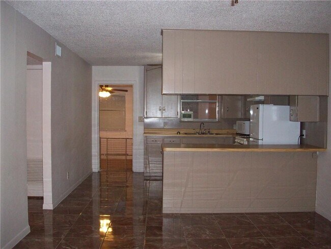Building Photo - 7406 Southgate Ln