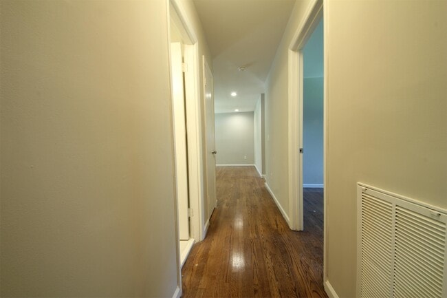 Foto del edificio - 4736 Monmouth Dr