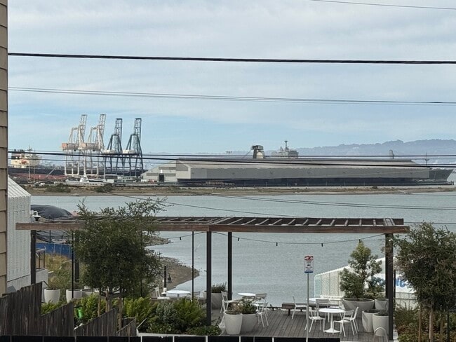 Building Photo - 540 Griffith St