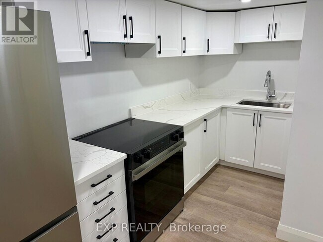 Building Photo - 126 1/2 MARIER AVENUE