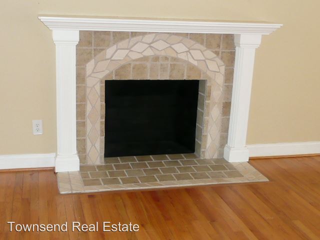 Building Photo - 2229 Mirror Lake Dr