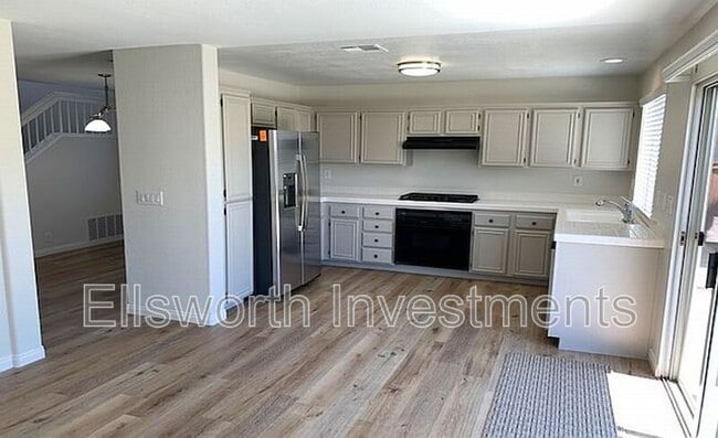 Foto del edificio - 744 Cardona Ave