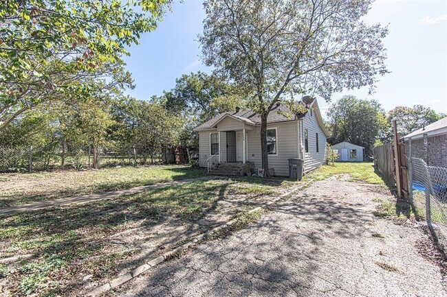 Building Photo - 1646 Marfa Ave