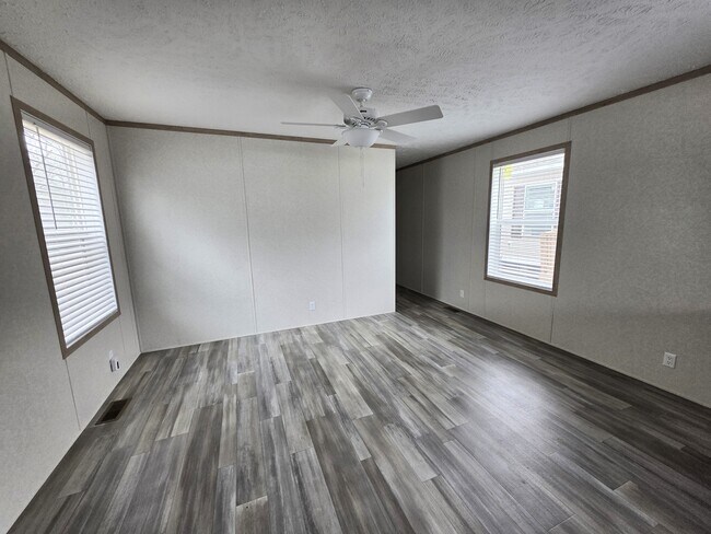 Foto del edificio - 23425 Winifred Ave