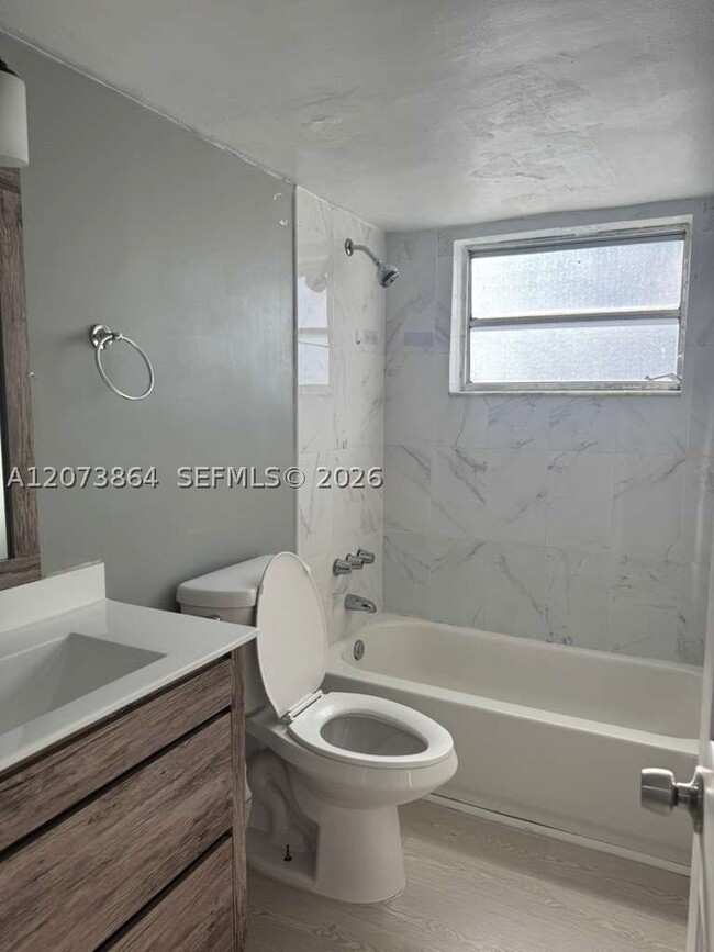 Building Photo - 103 W 26th St