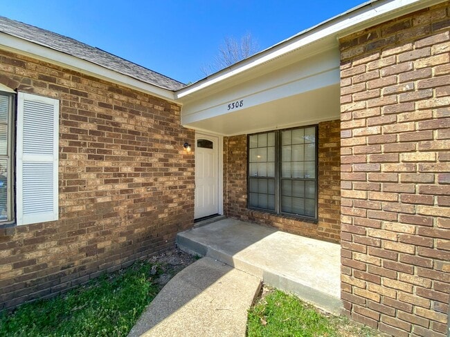 Foto del edificio - 3 bed, 2 bath home with access to 79 and 40.