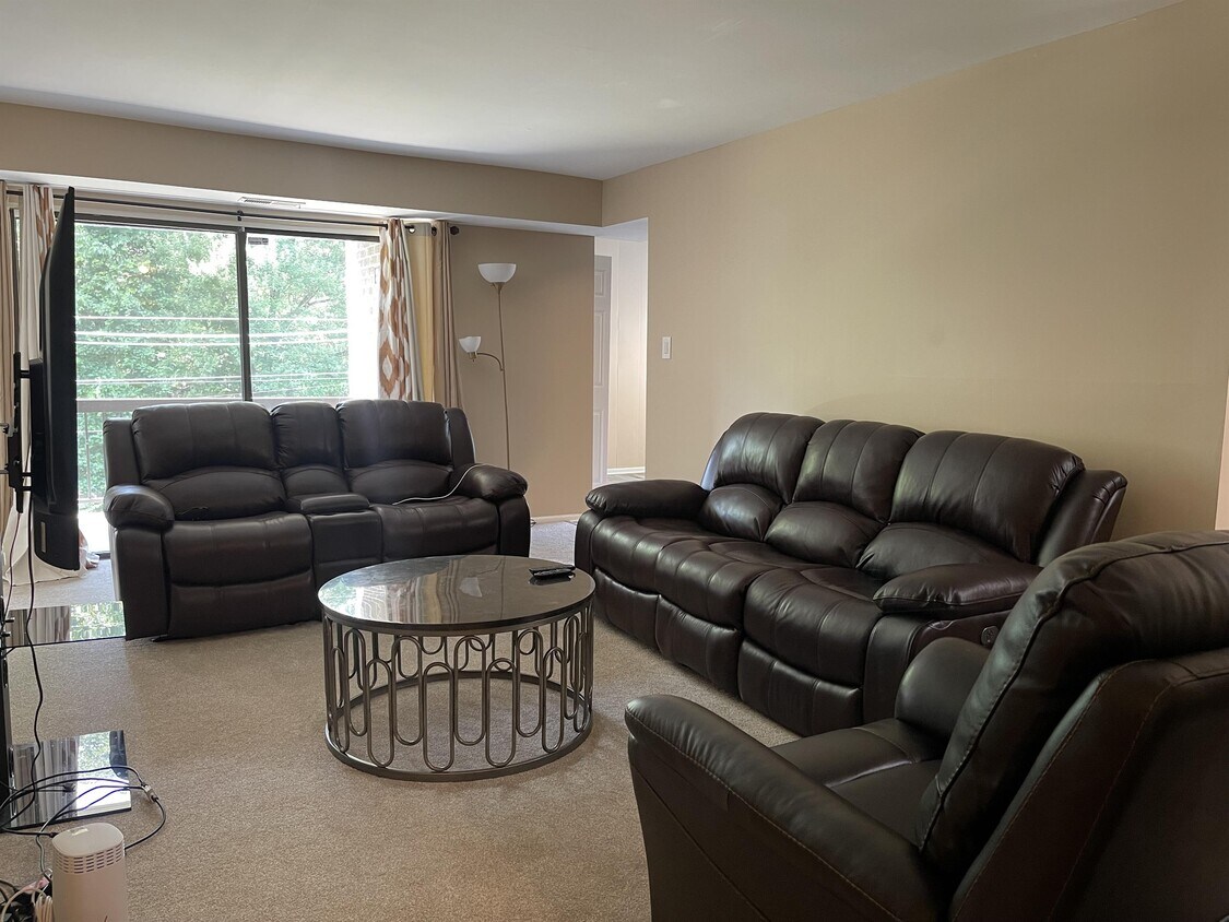 Foto principal - 11226 Cherry Hill Rd