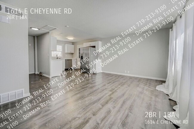 Building Photo - 1614 E Cheyenne Rd
