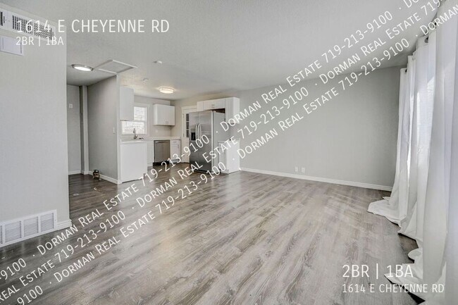 Foto del edificio - 1614 E Cheyenne Rd