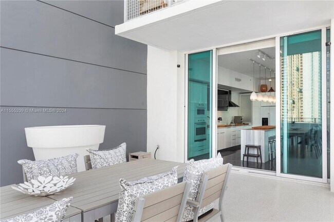 Foto del edificio - 350 NE 24th St