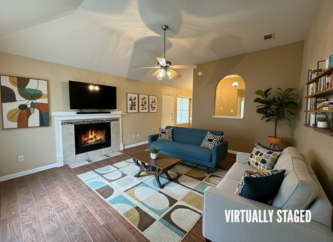 Building Photo - 2409 Pixton Dr