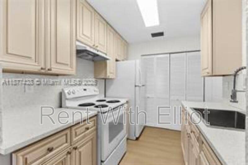 Primary Photo - 5629 Taft St