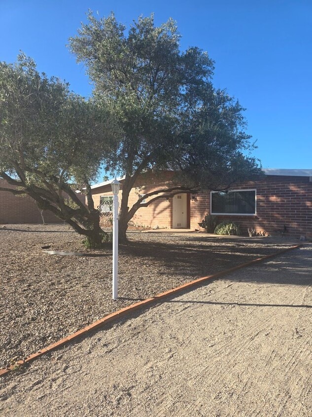 Foto principal - 9063 E Bellevue St