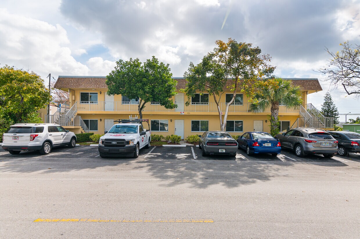 Primary Photo - 4900 NW 10th Ave