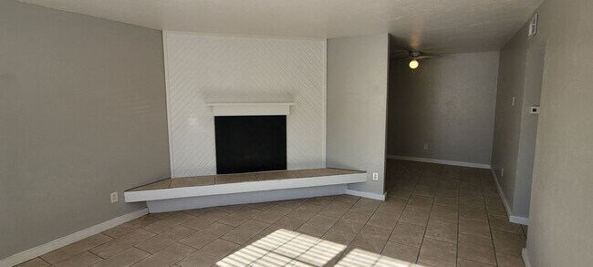Building Photo - 2 Bedroom, 1.5 Bathroom 1st Floor Condo wi...