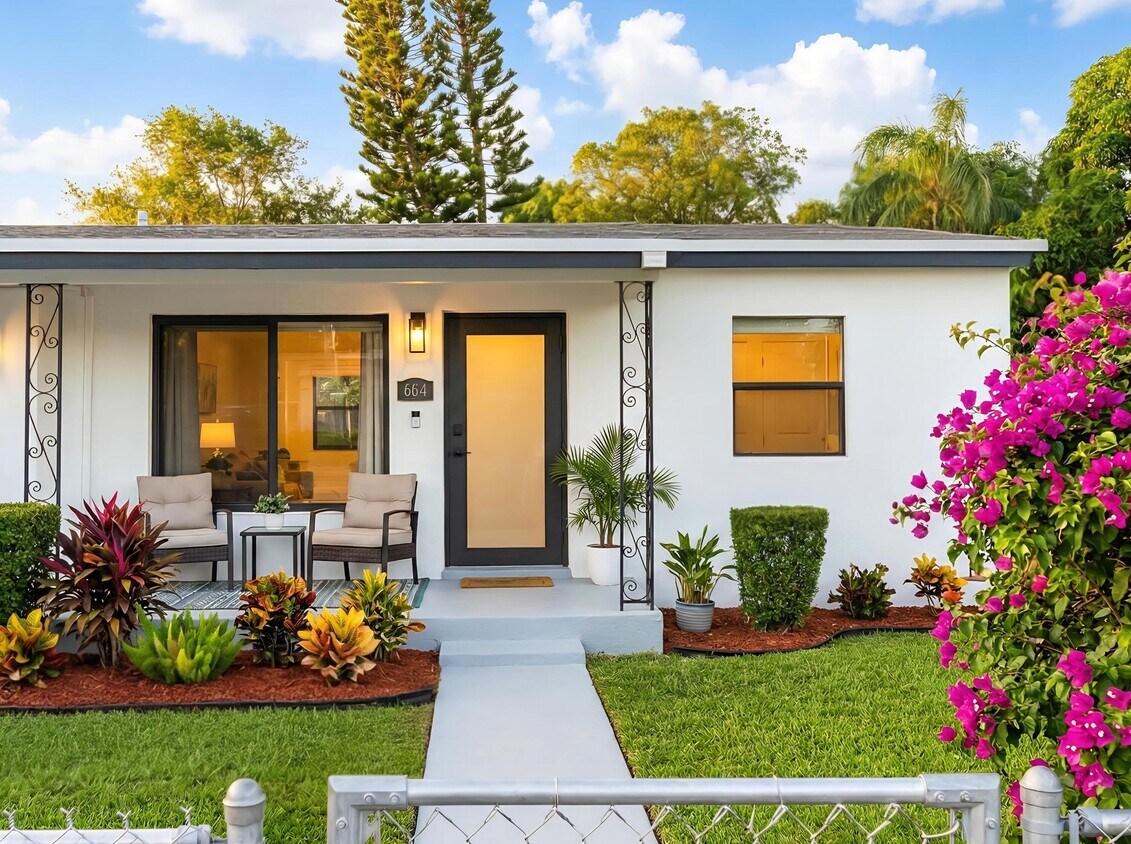 Primary Photo - 664 W 2nd St