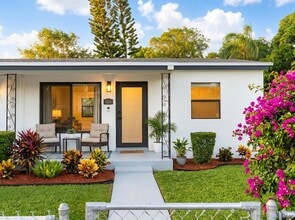 Building Photo - 664 W 2nd St