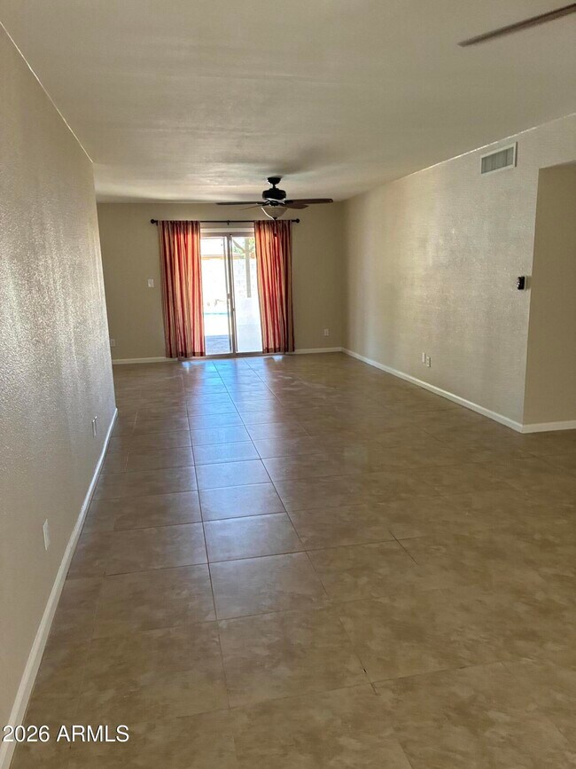 Foto del edificio - 2058 E Fremont Dr
