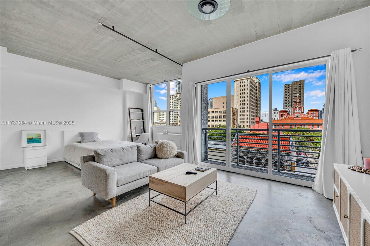 Foto principal - 133 NE 2nd Ave